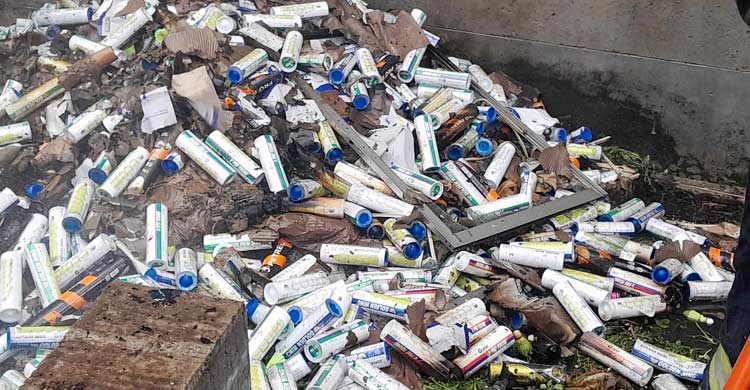 সোয়া ৮ ঘণ্টা পর নিয়ন্ত্রণে ডেমরার আগুন