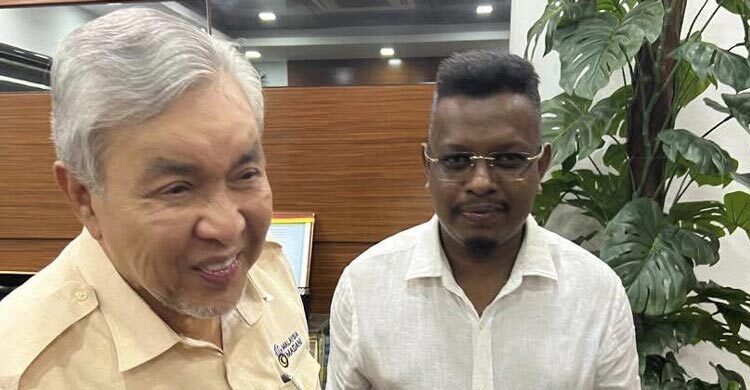 ডেপুটি প্রাইম মিনিস্টারের সঙ্গে বাংলাদেশি মিন্টুর সাক্ষাৎ