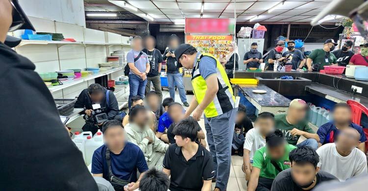 মালয়েশিয়ায় ফুড কোর্টে অভিযান: বাংলাদেশিসহ ৫৫ অভিবাসী আটক