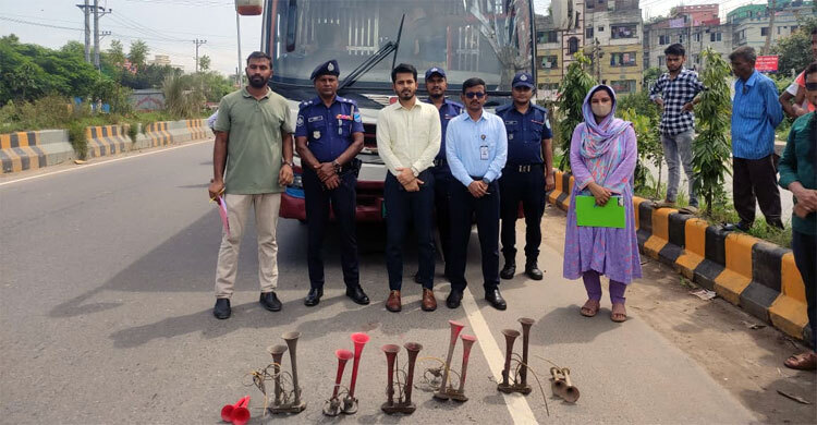 নারায়ণগঞ্জে শব্দদূষণবিরোধী অভিযানে ৭ যানবাহনকে জরিমানা