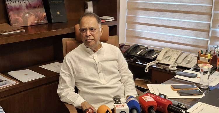 অতিরিক্ত চাহিদায় জ্বালানি তেল সরবরাহের প্রক্রিয়াটা ভেঙে পড়েছে