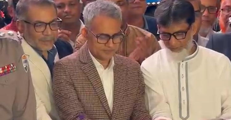 কমলাপুর রেলওয়ে স্টেশন পরিদর্শন করলেন রেলমন্ত্রী শেখ রবিউল আলম