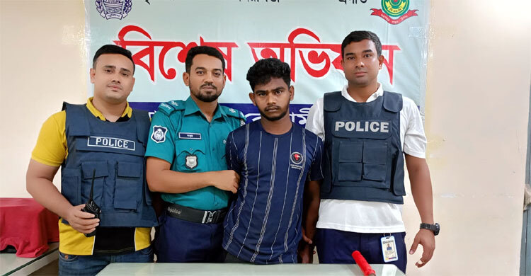 চট্টগ্রামে অস্ত্রসহ দুই সন্ত্রাসী গ্রেফতার