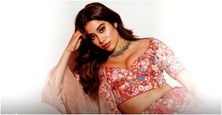 ইন্ডাস্ট্রিতে টিকে থাকতে নায়কদের সাথে যা করেন জাহ্নবী