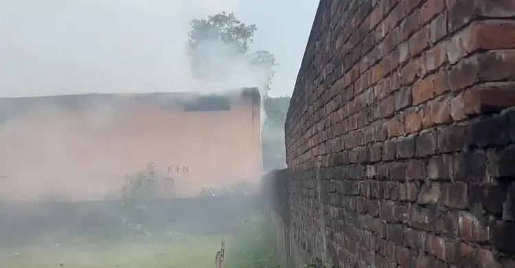 ডেমরায় কালি তৈরির কারখানায় আগুন