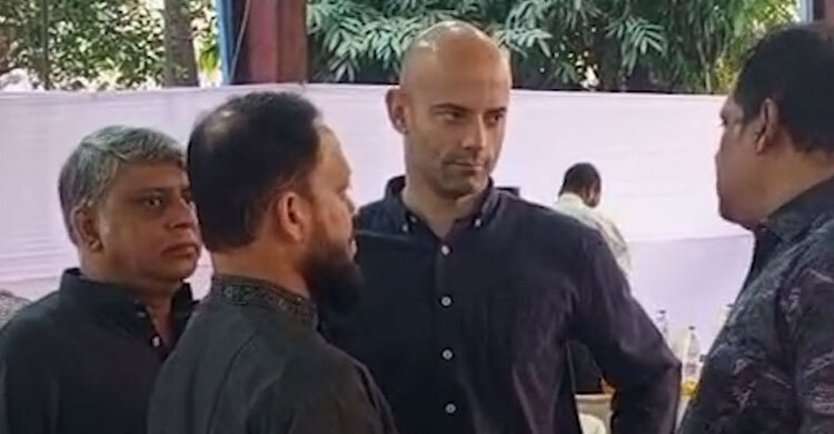 বিএসপিএর ইফতার মাহফিলে হাজির বাংলাদেশ ফুটবল দলের কোচ