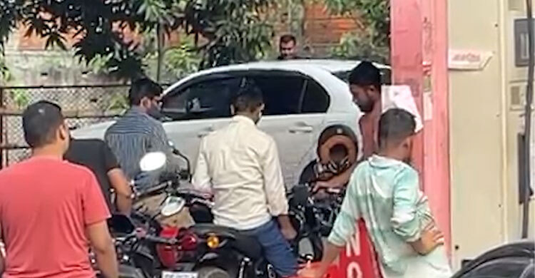 জ্বালানি নিতে পাম্পগুলোতে যানবাহনের ভিড়!