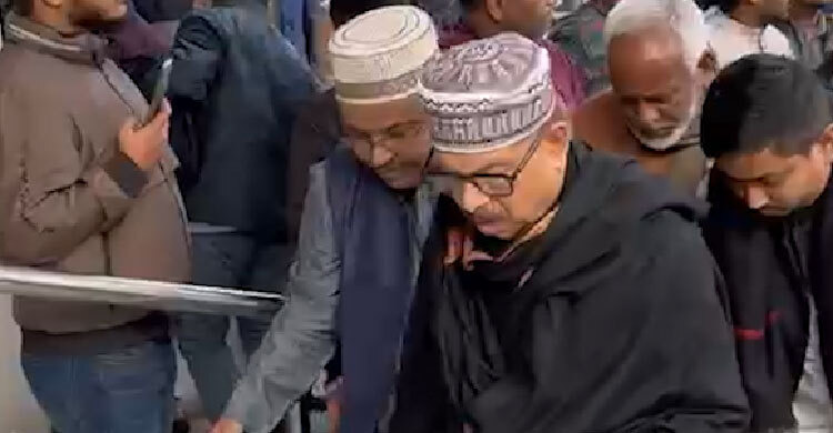 খালেদা জিয়ার মোনাজাতে গুলশান আজাদ মসজিদে মাহমুদুর রহমান মান্না