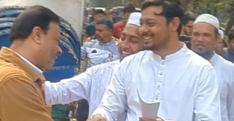 ঢাবি ক্যাম্পাসে নির্বাচনী প্রচারণায় নাসিরউদ্দিন পাটোয়ারী