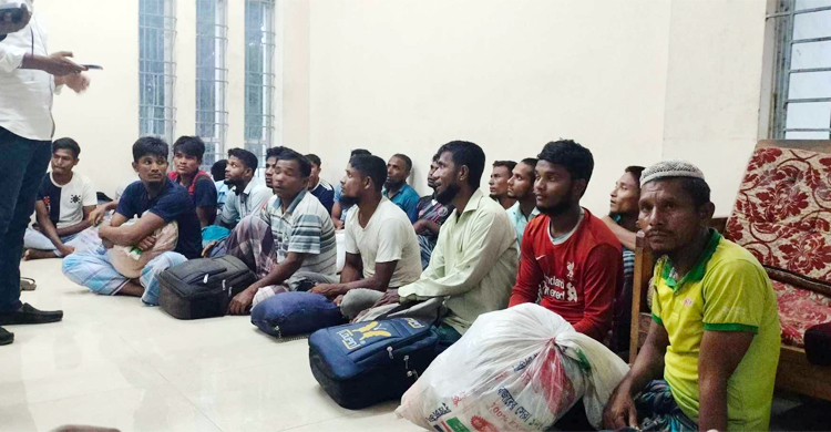 বান্দরবানে হোটেল থেকে আটক ২০ রোহিঙ্গা