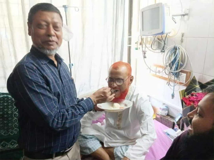 খালাসের রায়ে কারা হাসপাতালে মিষ্টিমুখ করলেন এটিএম আজহার