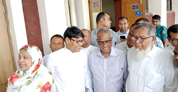 দুদকের মামলায় খালাস পেলেন হানিফ পরিবহনের মালিক