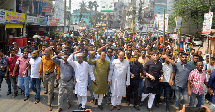 যশোরে বাঁশের লাঠি হাতে আওয়ামী লীগের শোডাউন