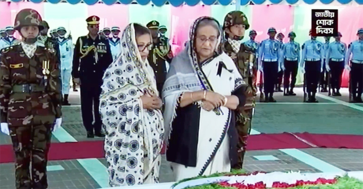 বঙ্গবন্ধুর সমাধিতে প্রধানমন্ত্রীর শ্রদ্ধা
