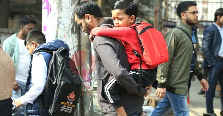 বাড্ডায় রিকশাচালকদের অবরোধে সীমাহীন ভোগান্তি