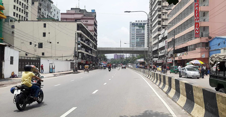 ঢাকার সড়ক এখনো ফাঁকা, নেই যানজট ভোগান্তি