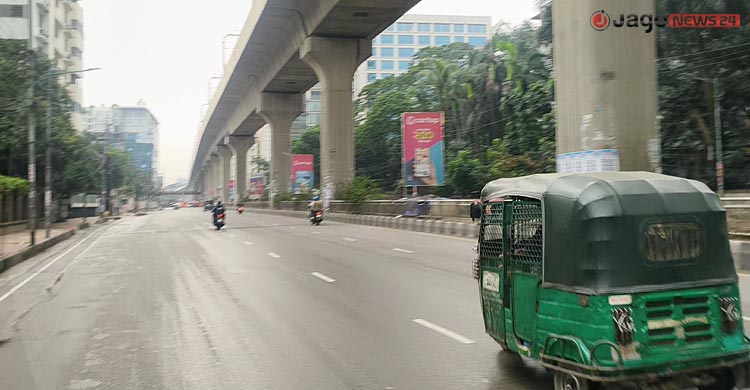 ধীরে ধীরে ফাঁকা হচ্ছে ঢাকার রাস্তা