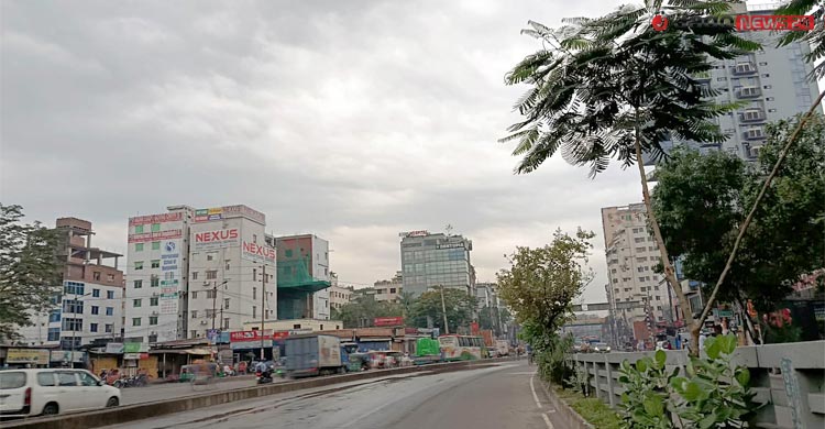 ধীরে ধীরে ফাঁকা হচ্ছে ঢাকার রাস্তা