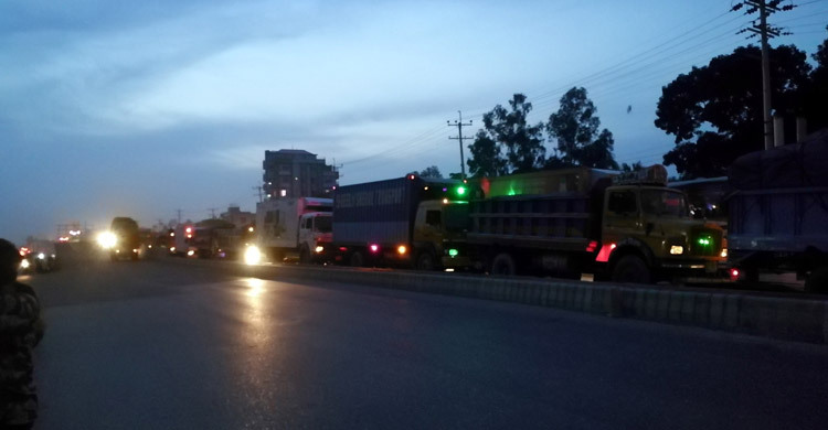 ঢাকা-টাঙ্গাইল মহাসড়কে তীব্র যানজট