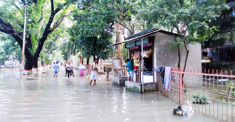 পানিবন্দি ঢাকা কলেজের আবাসিক হল, বের হতে পারছেন না শিক্ষার্থীরা