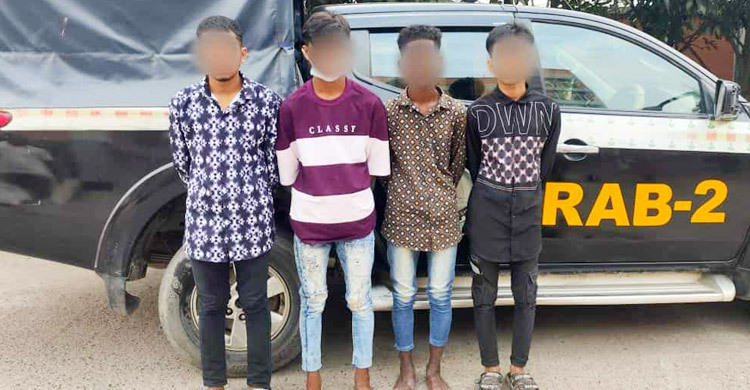 অস্ত্রসহ কিশোর গ্যাং ‘এলটিডি বয়েজ গ্রুপ’ এর ৪ জন গ্রেফতার