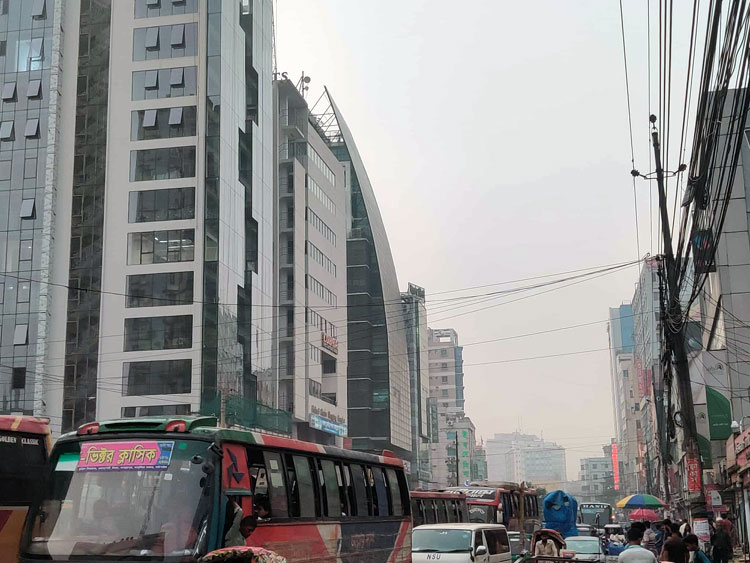 ঢাকার আকাশে গুমোটভাব, যা বলছে আবহাওয়া অফিস