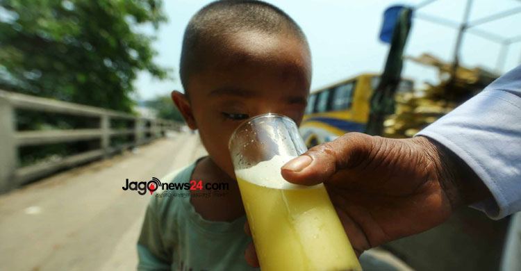 তীব্র গরমে হাঁসফাঁস, কষ্টে শ্রমজীবী মানুষ