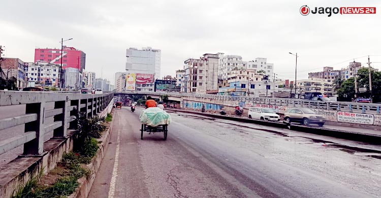 ধীরে ধীরে ফাঁকা হচ্ছে ঢাকার রাস্তা