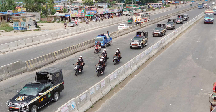 র্যাব-পুলিশের দখলে ঢাকা-চট্টগ্রাম মহাসড়ক