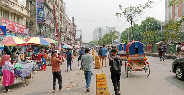 সংঘর্ষের পর পুনরায় সিটি কলেজের দিকে মিছিল নিয়ে যাওয়ার চেষ্টা করলে ঢাকা কলেজের শিক্ষার্থীদের ধাওয়া দিয়ে ছত্রভঙ্গ করে দিয়েছে পুলিশ