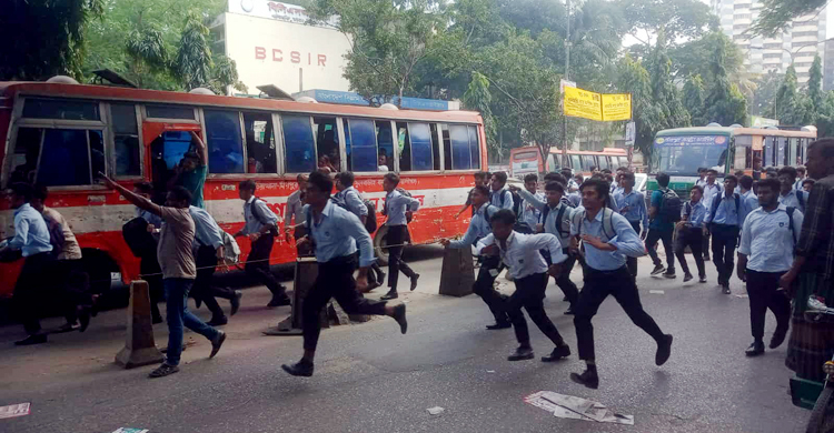 ঢাকা কলেজ ও আইডিয়াল কলেজের শিক্ষার্থীদের সংঘর্ষ