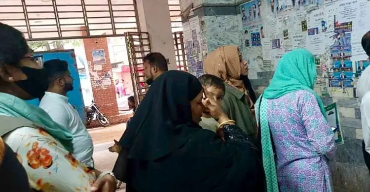 গাঁজাসহ আটক নারী ৩ সন্তান নিয়ে কারাগারে, কিশোর ছেলে উন্নয়ন কেন্দ্রে