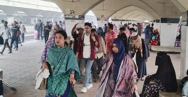 ‘আগামীকাল অফিস শুরু, তাই আগেই চলে এসেছি’