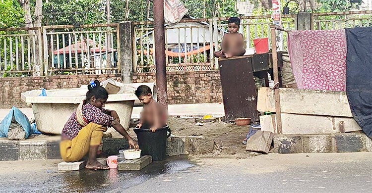ধুলাবালির শহরে অমলিন এক ভালোবাসা