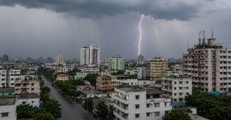 রাতে ঢাকায় বজ্রসহ বৃষ্টি হতে পারে