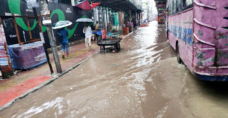 বৃষ্টিতে জলাবদ্ধতা-যানজট, জনজীবনে ভোগান্তি