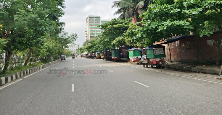 চিরচেনা ঢাকায় নেই যানজট, নেই কোলাহল