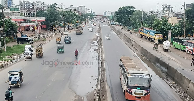 চিরচেনা ঢাকায় নেই যানজট, নেই কোলাহল