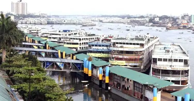 এখনো ফাঁকা সদরঘাট, রাত থেকে বাড়তে পারে ভিড়