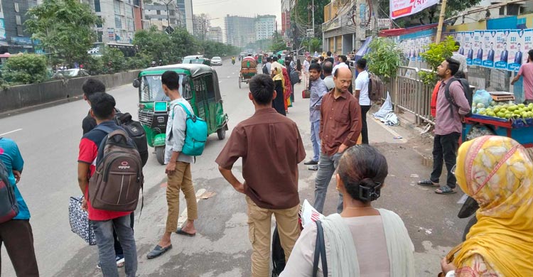 রাজধানীতে গণপরিবহন সংকট, ভোগান্তিতে সাধারণ মানুষ