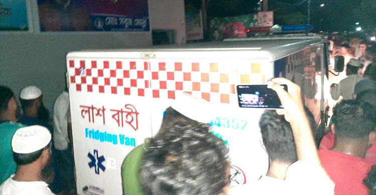 ঢাবিছাত্র তানভীরের জানাজায় মানুষের ঢল