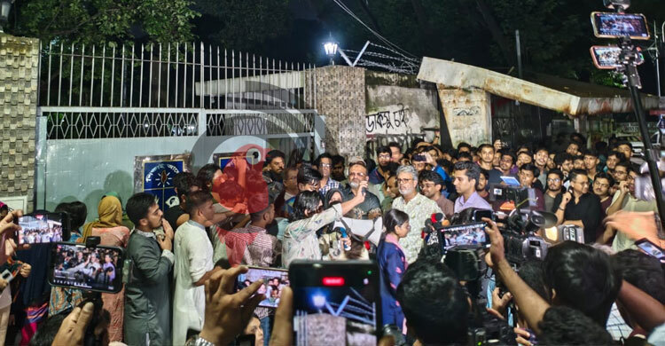 DU bans student politics in halls of residence amid midnight protest
