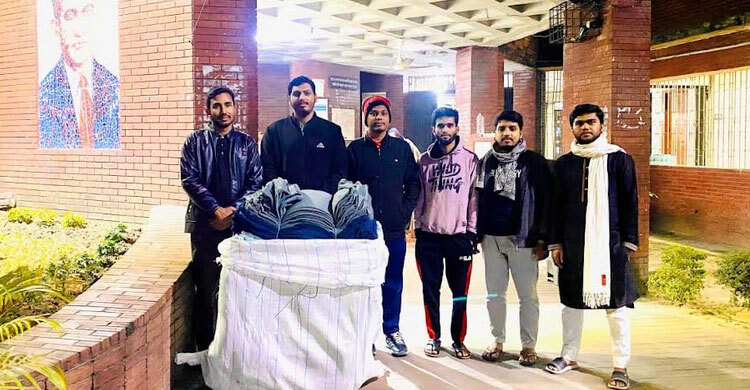 ঢাবি ক্যাম্পাসে ১৫০০ কম্বল বিতরণ শিবিরের