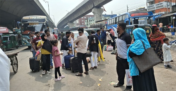 ঢাকায় ফিরে গুনতে হচ্ছে বাড়তি ভাড়া