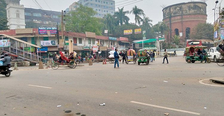 তীব্র শীতে ফাঁকা পুরান ঢাকা, বাড়ছে ঠান্ডাজনিত অসুস্থতা