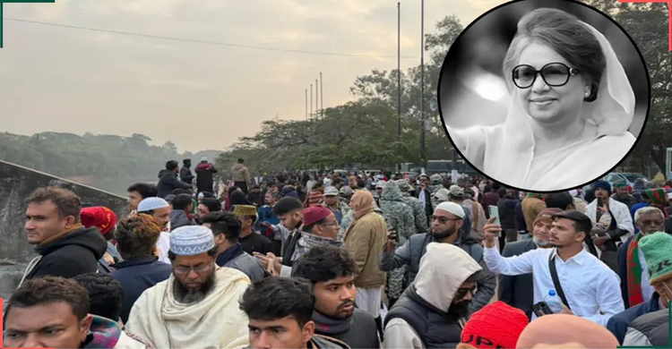 পাখির চোখে মানিকমিয়া অ্যাভিনিউয়ের জনসমূদ্র 