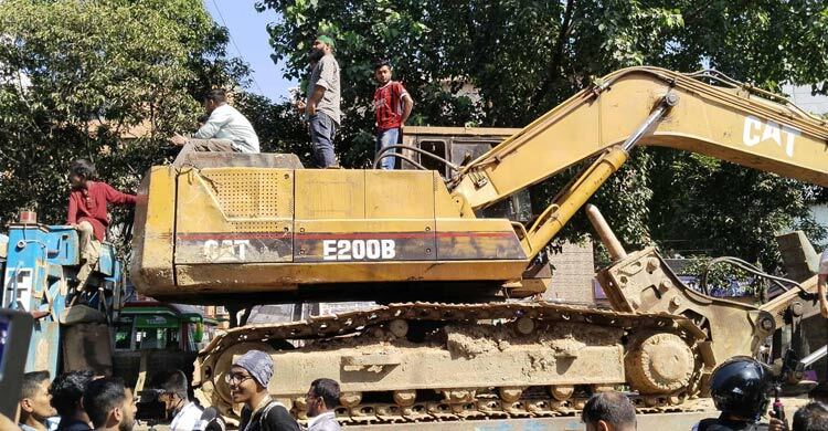 ‘ধানমন্ডি ৩২ গুঁড়িয়ে উন্মুক্ত খেলার মাঠ হবে’