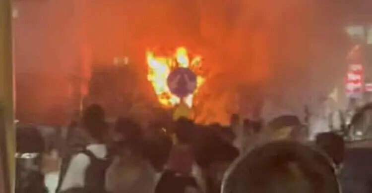 Fire breaks out in bus at Dholaikhal