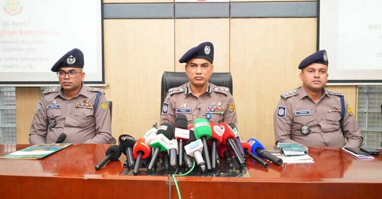 নতুন অটোরিকশা ছিনতাই করতে দিয়াবাড়িতে কিশোরকে গলা কেটে হত্যা