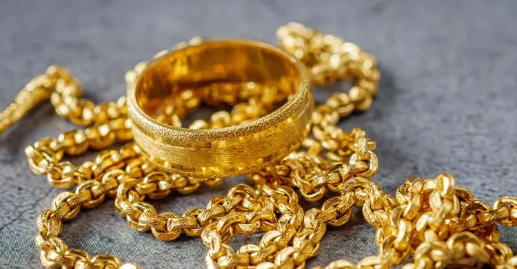 জানেন কি সোনা আসলে পৃথিবীর নয়